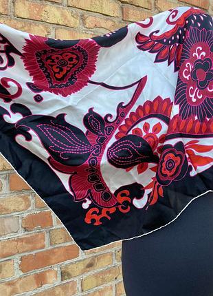 Платок черный шёлк саржевого переплетения/ шов роуль/roule/ printed pure silk/ switzerland