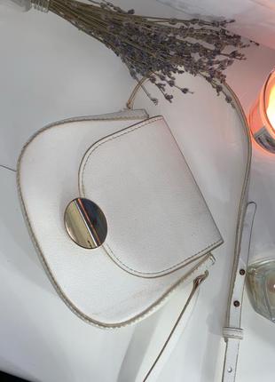 Белая сумка mango