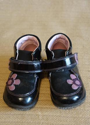 Чарівні об'єднані чорні шкіряні черевики зі шкіряною аплікацією clarks англія 22 р2 фото