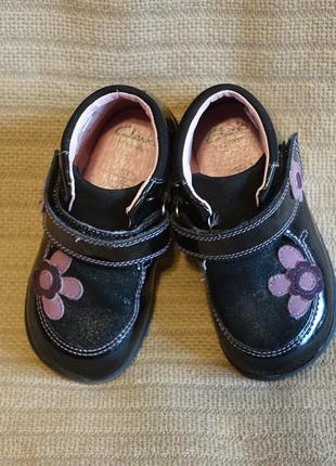 Чарівні об'єднані чорні шкіряні черевики зі шкіряною аплікацією clarks англія 22 р3 фото