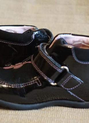 Чарівні об'єднані чорні шкіряні черевики зі шкіряною аплікацією clarks англія 22 р7 фото