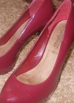 Як нові шкіряні на 39 розмір(25см)