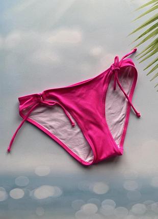 Розовые неоновые плавки на завязках