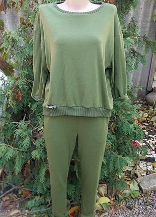 Трикотажний жіночий костюм