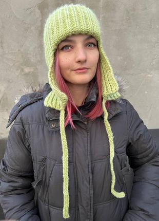 Тренд сезона шапка-ушанка крупной вязкой ангора