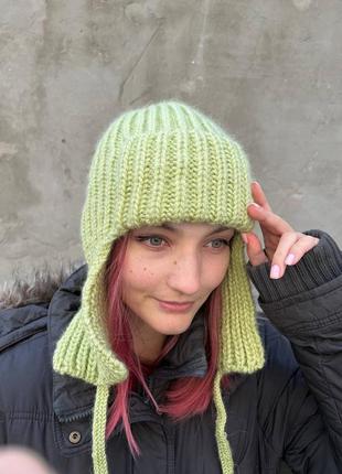 Тренд сезона шапка-ушанка крупной вязкой ангора