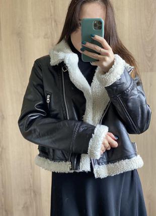 Демісезонна коротка дублянка з білим хутром