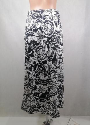 Черная белая юбка миди на пуговицах с карманами цветами next7 фото
