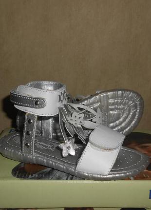 Босоножки primigi р. 27-17см. новые