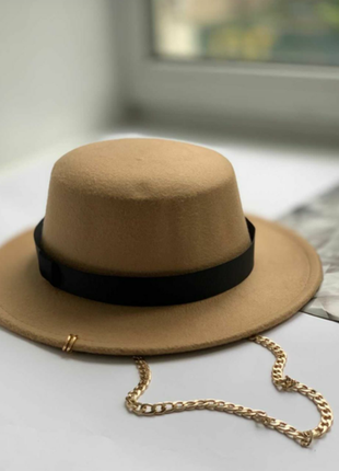 Канотьє фетр чорний з золотистою ланцюжком