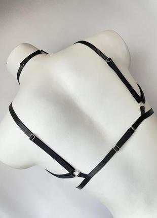 Портупеи, контурное белье, гартеры, стрепы, чокер