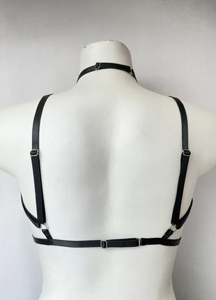 Портупеи, контурное белье, гартеры, стрепы, чокер