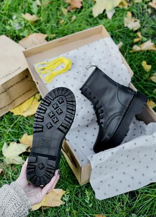 Зимові черевики на високій підошві dr martens jadon4 фото