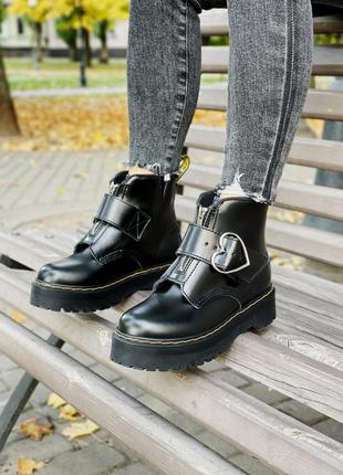 Шикарні черевики з сердечком (термо) dr martens