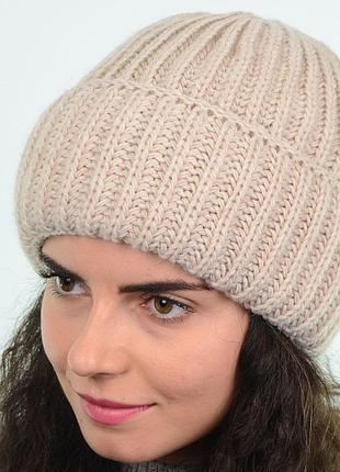 Женская зимняя вязаная шапка с отворотом крупная вязка