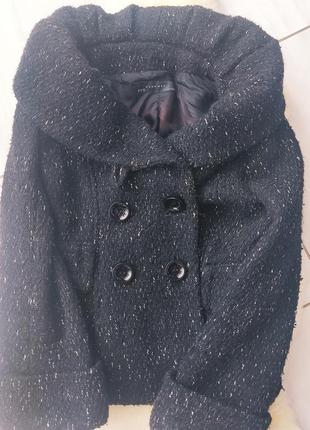 Пальто короткое с объемным воротником2 фото