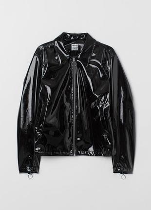 Черная демисезонная куртка лакированная h&m размер 146-152