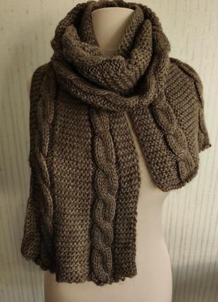 Красивый коричневый мягкий шарф