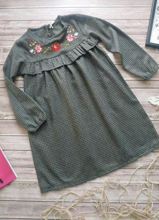 Утепленное платьице с вышивкой