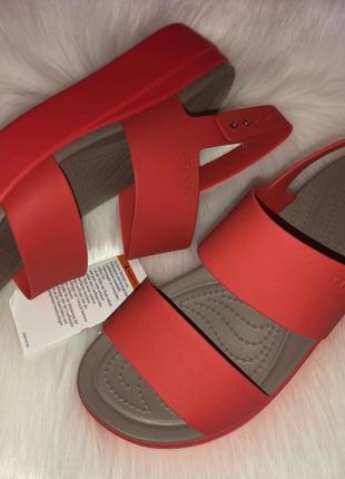 Женские босоножки crocs brooklyn low wedges на платформе.  оригинал.3 фото