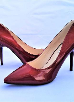Женские бордовые туфли на каблуке шпильке лаковые класические лодочки7 фото
