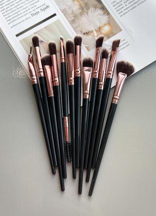 Набор из 12 кистей для макияжа