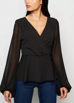 Блузка с объемными рукавами