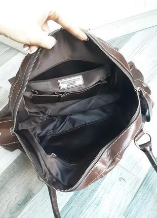 Вместительная кожаная сумка gerry weber.4 фото