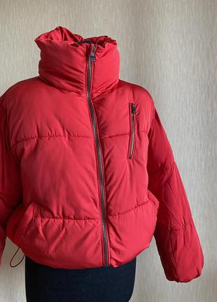 Дутая тёплая куртка красного цвета5 фото