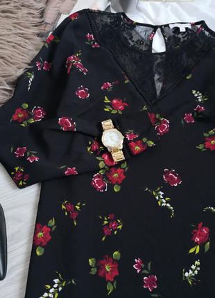 Черная женственная блуза с кружевом в цветы5 фото