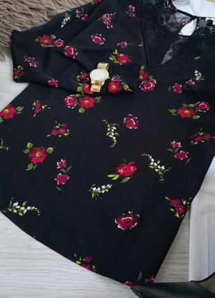 Черная женственная блуза с кружевом в цветы4 фото