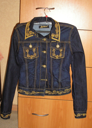 Очень классная джинсовая курточка с вышивкой amnesia1 фото