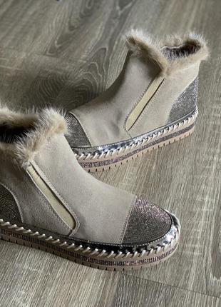 Зимові жіночі модні черевики уггі з норкою 2023