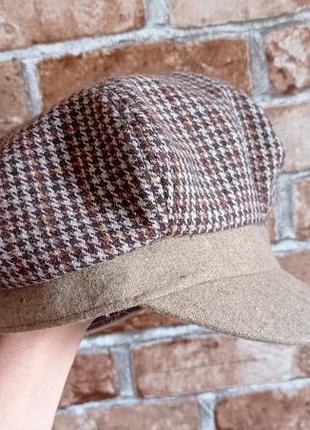 Женская кепка-восьмиклинка с козырьком