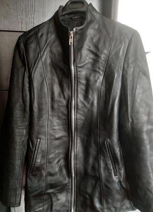 Куртка шкіряна.