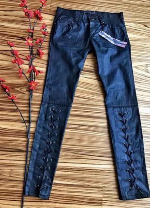 Стильные брюки со шнуровкой из эко кожи от лимитированного бренда stradivarius