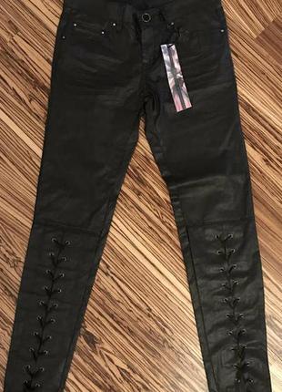 Стильные брюки со шнуровкой из эко кожи от лимитированного бренда stradivarius3 фото