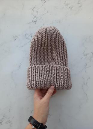 Женская объемная вязаная зимняя зимова шапка бини с отворотом3 фото
