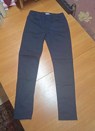 Джегинсы черные в отл.состоянии,на рост 150-152 см