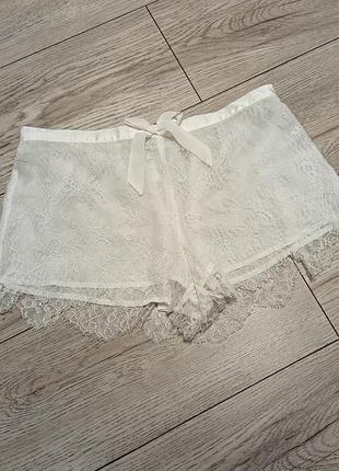 Шикарні молочні ажурні шортики, розмір м