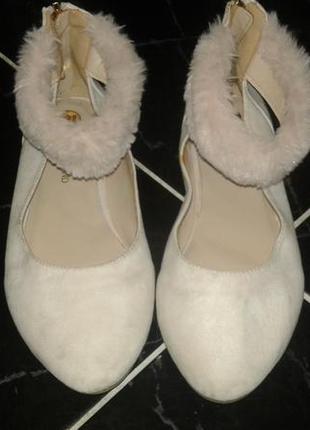 Пудровые  нарядные туфельки 34,5 размера.