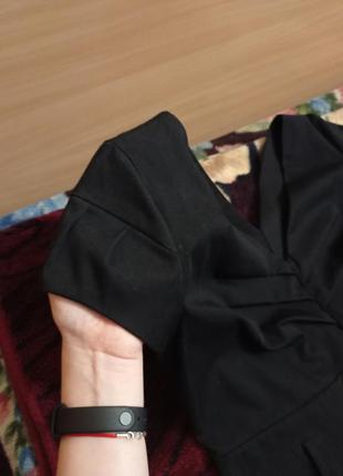 Плаття чорне класичне, офісне, приталене, виріз4 фото
