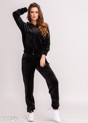 Черный велюровый спортивный костюм с капюшоном