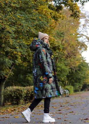 Куртка женская зима длинная теплая с принтом на стнтепоне зимняя3 фото