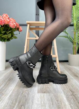 Leather chain boots black женские черные массивные утепленные ботинки трендовые сапоги с цепью жіночі чорні стильні утеплені сапожки