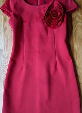 Маленьке червоне плаття