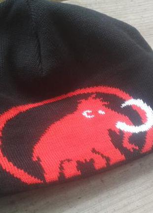 Шапка чёрного цвета от бренда mammut  beanie , оригинал  one size ,  big logo , unisex1 фото