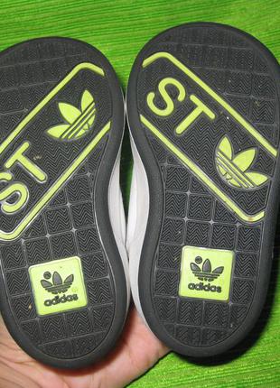 Кроссовки adidas,р.19 стелька 12см6 фото