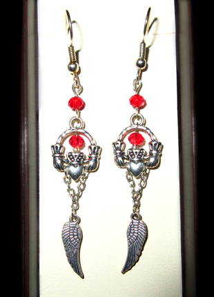 Сережки ручної роботи з символом кладдахского кільця, червоні1 фото