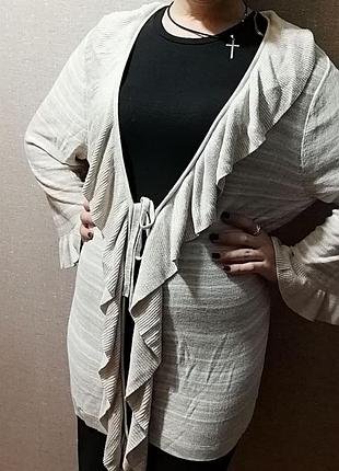 Светлая бежевая накидка с оборками воланами кофта на завязках soon большой размер батал